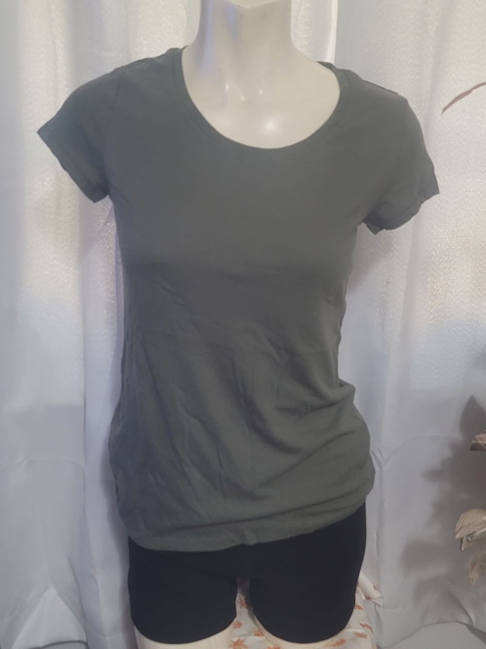 No Boundaries Olive Green Short Sleeve Crewneck Tee